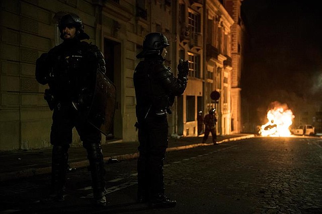 PARÍS. Enfrentamientos entre manifestantes de los chalecos amarillos y agentes de seguridad de Francia