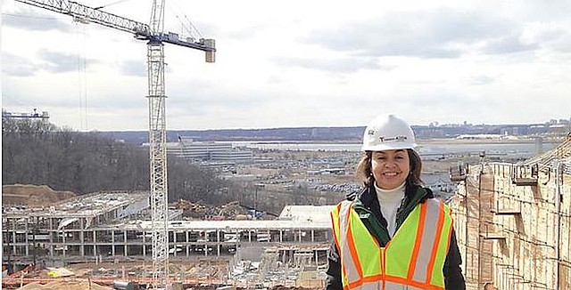 Ambiente. Ángela C. Borbón ha dirigido varios proyectos de AECOM-Tishman, uno de ellos fue la transformación del edificio histórico, sede de la Asociación Nacional de Farmacias, a un ambiente amigable para el ambiente.