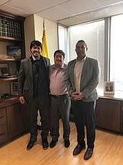 El pasado 14 de diciembre, el embajador de Colombia en Washington DC, Francisco Santos, recibió a representantes de los Llanos Orientales colombianos en la sede de la Embajada. Camilo Hernández, colombiano residente del estado de Massachusetts, quien representa a la comunidad llanera en Boston y el representante Diego Pulido, establecieron una agenda de cooperación con el embajador colombiano en EE.UU.