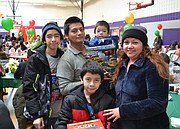COMUNIDAD. Esta familia salvadoreña acudió a disfrutar de este evento que es una importante tradición latinoamericana. | Tomás Guevara - ETL