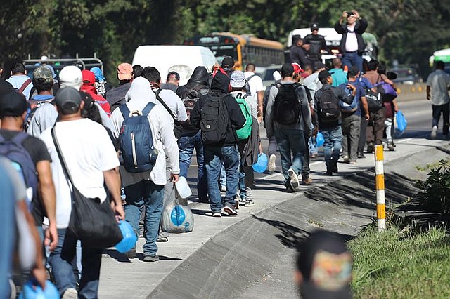 CENTROAMÉRICA. Un grupo de al menos 100 salvadoreños, entre ellos menores de edad y mujeres, partió el 16 de enero de 2019 con rumbo a Estados Unidos en caravana