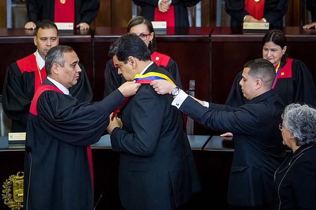 REACCIÓN. Para que un gobernante tenga reconocimiento de parte de la sociedad debe existir legitimidad de origen y de desempeño.