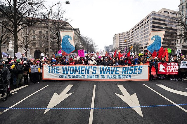 MANIFESTACIÓN. Los partidarios de la marcha anual de mujeres caminan por la avenida Pennsylvania en Washington, DC, EE.UU., el 19 de enero de 2019.