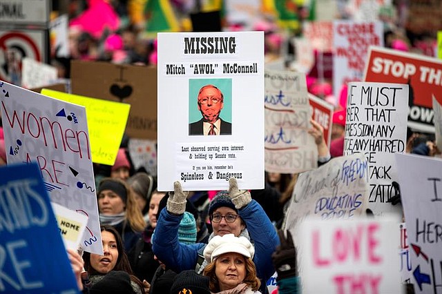 PROTESTA. Las partidarias de la Marcha de las Mujeres, que se celebra anualmente, caminan por la avenida Pennsylvania en Washington, DC, EE.UU., el 19 de enero de 2019