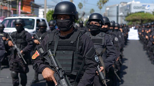 AGENTES. El plan de gobierno de Bukele propone dotar de tecnología avanzada a los cuerpos de seguridad y un aumento de 40% en el sueldo.