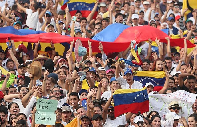 CÚCUTA. Cientos de personas comienzan a llegar para asistir al concierto Venezuela Aid Live