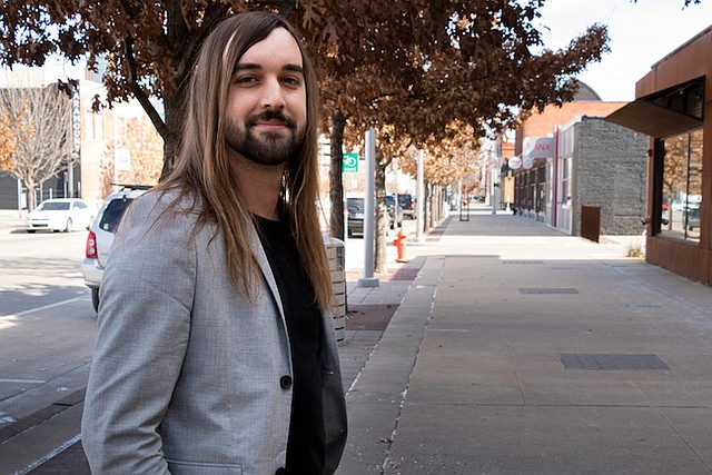 Ky Humble, quien pertenece a la Nación Cherokee y ahora vive en Oklahoma City dice que se necesita más apoyo para las personas que viven con VIH.