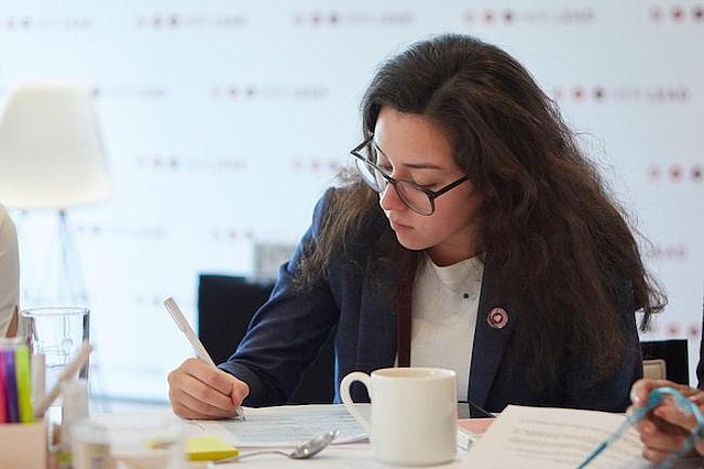 Faith Florez ha sido una de las ganadoras de Herlead Fellowship, creada por la compañía Ann Taylor. Su misión es proteger la salud de los obreros agrícolas.