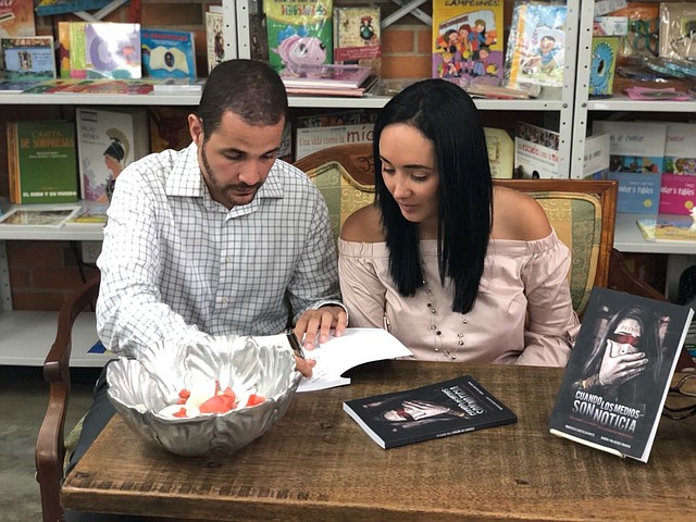 Daniel Palacios y Marisela Castillo, autores de "Cuando los medios son noticia"