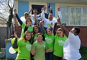 LANZAMIENTO. La alcaldesa de Brentwood (segunda de izq. a der.) realizó el lanzamiento de su campaña invitando a voluntarios y simpatizantes a su casa. FOTO: Tomás Guevara – ETL