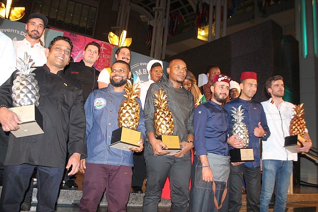 PREMIADOS. Los ganadores: Siri Lanka, Haití, Barbados, Marruecos y Bélgica se llevaron los premios en forma de piñas plateadas y doradas.