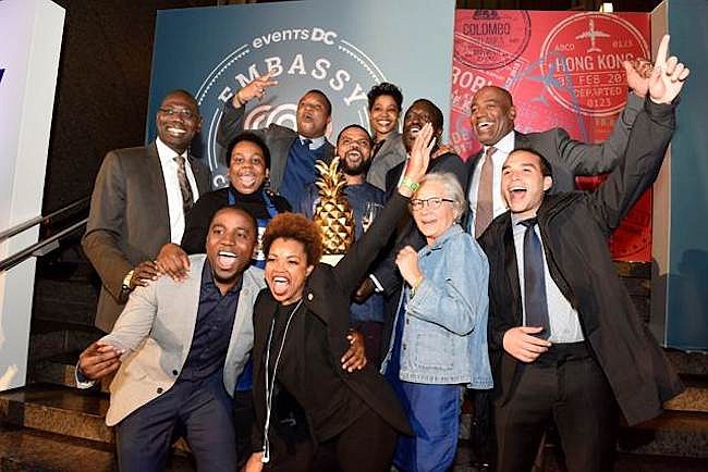 PREMIADOS. Los ganadores: Siri Lanka, Haití, Barbados, Marruecos y Bélgica se llevaron los premios en forma de piñas plateadas y doradas.
