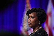 ALCALDESA. La alcaldesa de DC, Muriel Bowser, propone más fondos para hispanos.