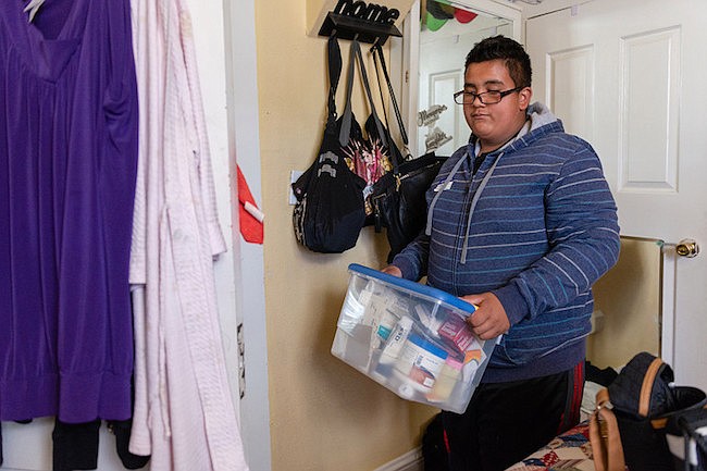 Jesse Guerrero ayuda a cuidar a su mamá, quien tiene diabetes. “Quiero que se me mejore así podemos salir a pasear”. dijo.