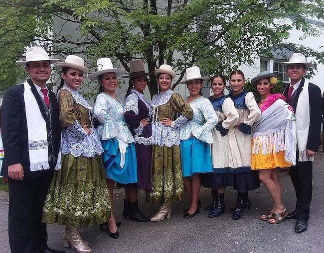 CUECAS. El ballet folclórico Edson Ontiveros ofreció cuecas de los nueve departamentos de Bolivia.