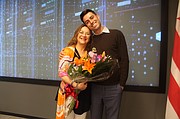 PROFESIONALES. Sebastián Salazar y su madre Milagros. Ella es una científica y él un reconocido periodista de deportes bilingüe.