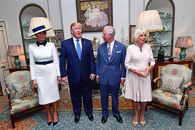 (De izq a dcha) La primera dama estadounidense, Melania Trump; el presidente estadounidense, Donald Trump; el príncipes Carlos, y su esposa, la duquesa Camila del Reino Unido, el lunes 3 de junio de 2019.