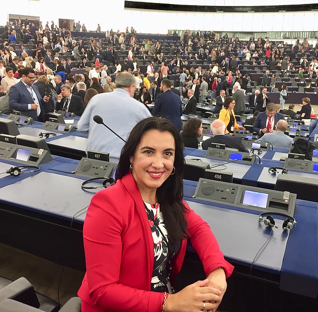 PROPUESTAS. Mónica Silvana González apuesta por establecer un salario mínimo común en
Europa, así como una agenda feminista y ecologista.