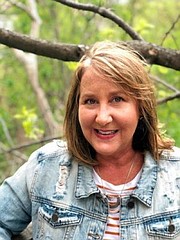 Mary Kay Gilbert, quien es enfermera, se sorprendió cuando, durante una cita con su doctor, éste le dijo cuánto iba a pagar de su bolsillo por un antibiótico. (Cortesía de Mary Jay Gilbert).