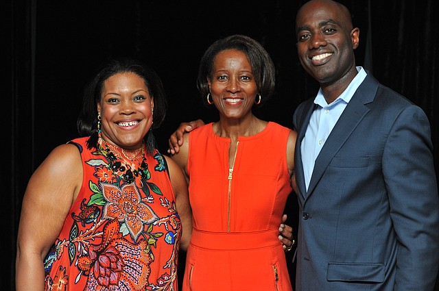 De izquierda a derecha: Tameka Moss, Foundation for Business Equity Experience Manager, with Juliette Mayers, CEO of Inspiration Zone and the Lead Facilitator of the Business Equity Initiative (BEI) CEO Forum, and Herby Duverne, CEO of Windwalker Group and BEI Cohort I Participating Enterprise.