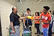 Gracias a esta visita los estudiantes aprendieron sobre oportunidades de carreras en Washington Gas. | FOTO: Cortesía WG