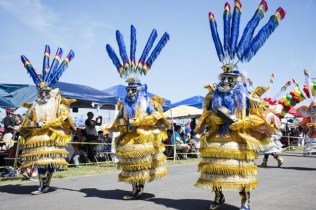 Tradición. Los danzantes son una larga tradición de los carnavales que se realizan en varias ciudades de Bolivia y eso es lo que se representará en el festival boliviano, el primero de septiembre. Cortesía Justa Gutiérrez