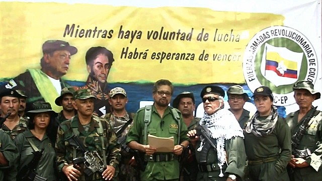 Imagen del video divulgado en internet en el que alias Iván Márquez, cuyo paradero se desconoce desde hace más de un año, reapareció junto con otros exlíderes de las FARC para anunciar "una nueva etapa de lucha" armada. | Foto: captura de pantalla/Efe