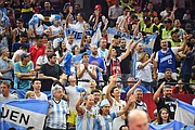 FANATICADA. La hinchada argentina apoyó desde el primer juego a los suyos / EFE