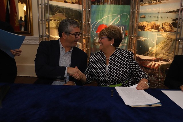 ACUERDOS. Eduardo Tapia y la alcaldesa de Ponce, María “Mayita” Meléndez Altieri / Foto: Cortesía Municipio Autónomo de Ponce