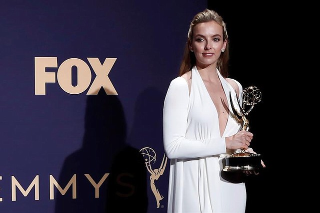 SHOW. Jodie Comer recibe el Emmy a la mejor actriz protagonista en una serie de teatro por 'Killing Eve' en la 71ª ceremonia anual de los premios Emmy en horario estelar que se celebra en el Microsoft Theater de Los Ángeles, California