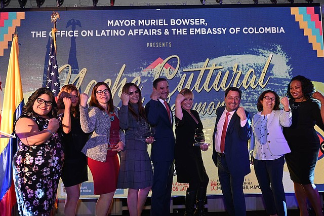 RECONOCIMIENTO. En la gráfica, las personas que fueron reconocidas por su trabajo a favor de la comunidad latina