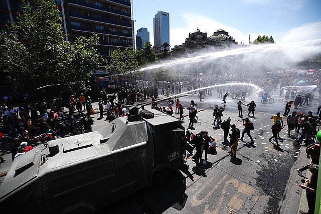 DESCONTENTO. Juan Carlos Vargas, presidente de la Red Latinoamericana de Jóvenes por la Democracia, destaca que las protestas no son lideradas por organizaciones. | Foto: Efe/Alberto Valdes