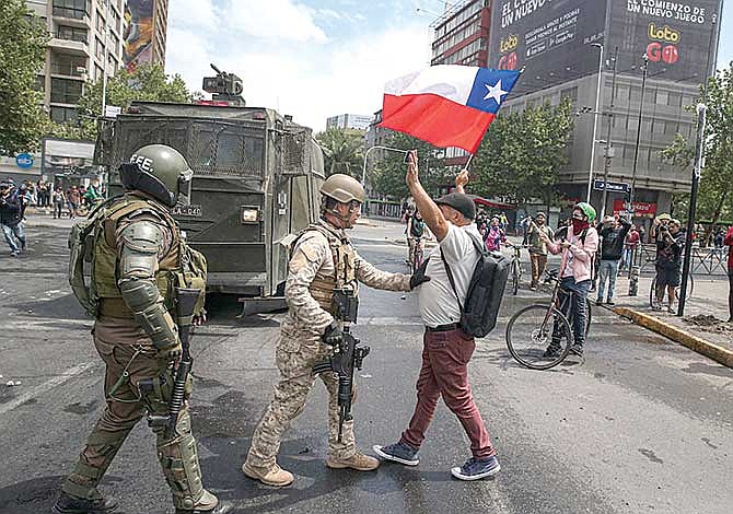 Piñera no logra aplacar la crisis en Chile