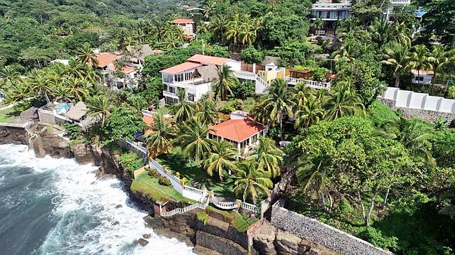 Imagen de la casa del exministro de Gobernación, René Figueroa, que fue confiscada por la Fiscalía General. Foto EDH/archivo.