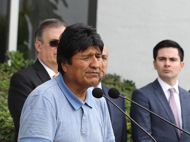 HUIDA. Evo Morales llegó a Brasil luego de que presentara su renuncia a la presidencia de la República tras la exigencia de la ciudadanía. | Foto: MARIO GUZMÁN / EFE