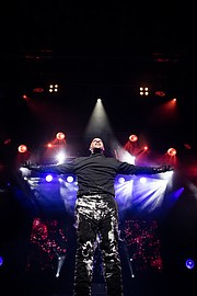 TEMERARIO. Jonathan Goodwin “el Daredevil” es considerado "el temerario teatral más grande del mundo". | CREDITO: The Illusionists