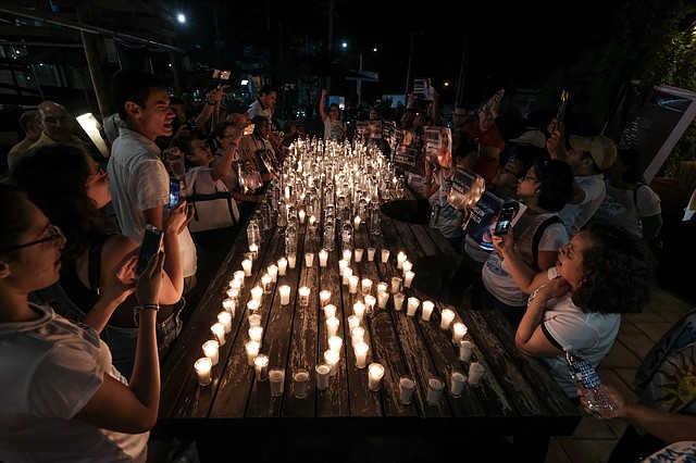 VIGILIA. Familiares y amigos de los presos políticos se congregaron el sábado 30 de noviembre en Managua para exigir su libertad. | Foto: Efe/Alberto González.