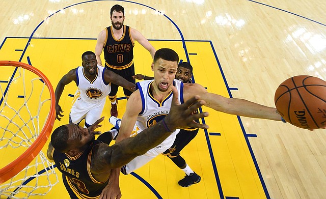 RACHA. Warriors y Cavaliers jugaron cuatro finales seguidas.