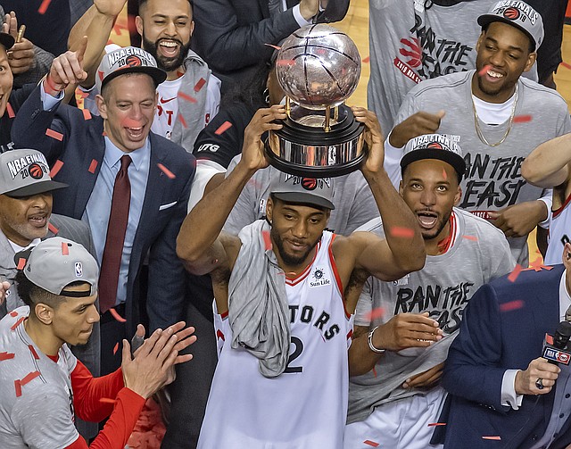 HISTÓRICOS. Los Raptors se llevaron este año su primer título en la NBA. | Foto: Efe.