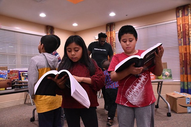 EDUCACIÓN. La donación se concentró en materiales para la educación de los pequeños, como libros para el SAT. | Foto: Tomás Guevara - ETL.