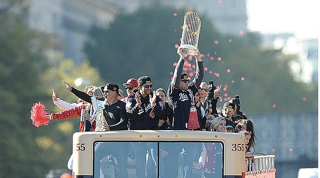 DESFILE. Los jugadores y dirigentes de los Nacionales de Washington festejaron con todos sus aficionados el título de la Serie Mundial. | CREDITO: JOSÉ LUIS ARGUETA - ETL