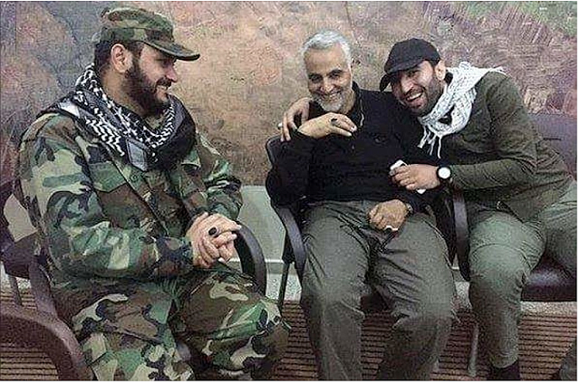 Akram al Kaabi (izquierda) con el Comandante de las Fuerza Qods de Irán Qassem Soleimani. | Imagen cortesía Maibort Petit.