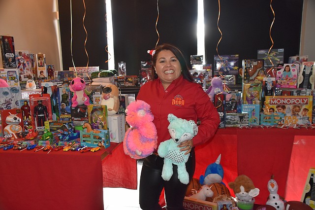 EMPRESARIA. Dora Escobar, reconocida empresaria del DMV, ha hecho del Día de Reyes una tradición