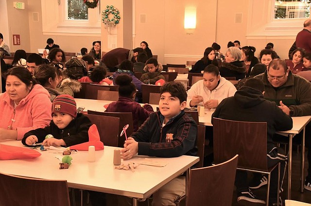ESTUDIANTES. Cientos de estudiantes de dos escuelas del área de DC se beneficiarán de los fondos donados por Verizon. | CREDITO: Tomás Guevara - ETL