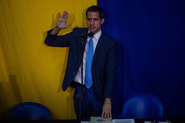POLÍTICA. Guaidó prometió corregir los errores cometidos para lograr un cambio político. | Foto: Efe/Miguel Gutiérrez.