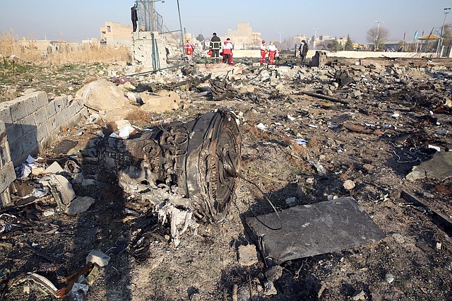 SINIESTRO. Foto del 8 de enero en la que se observa uno de los motores del Boeing 737-800 atacado por Irán por error. | Foto: Efe.