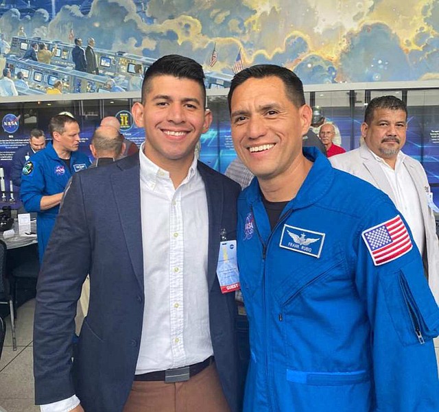Frank Rubio junto con su hermano. Foto Cortesía/elsalvador.com.