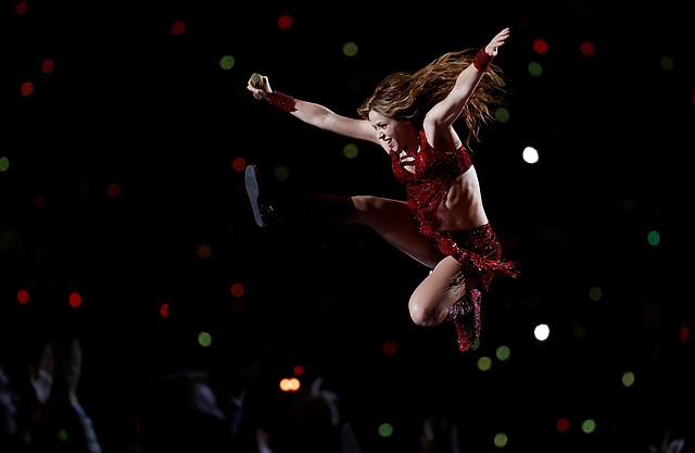 La cantante colombiana Shakira abrió el show. | Foto: Efe.