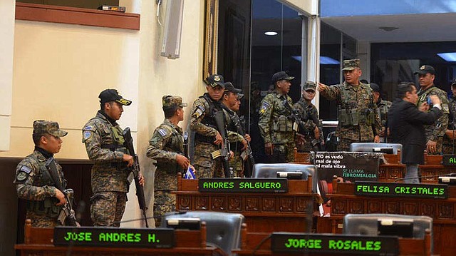 LEGISLATIVO. Militares tomaron el control del Parlamento salvadoreño el domingo 9 de febrero. | Foto EDH/ Lissette Lemus.
