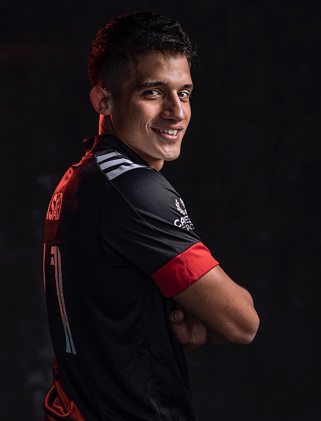 ARGENTINO. Yamil Asad posando con la nueva camiseta del D.C. United